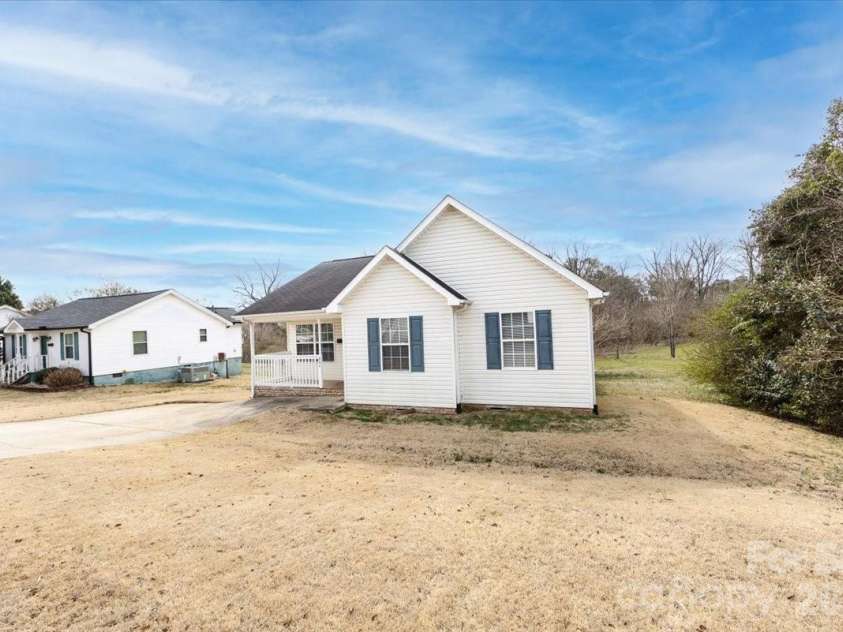 804 Caldwell Street, Belmont, NC 28012.  MLS# CAR4337874, YatesRealty ID 9903. 