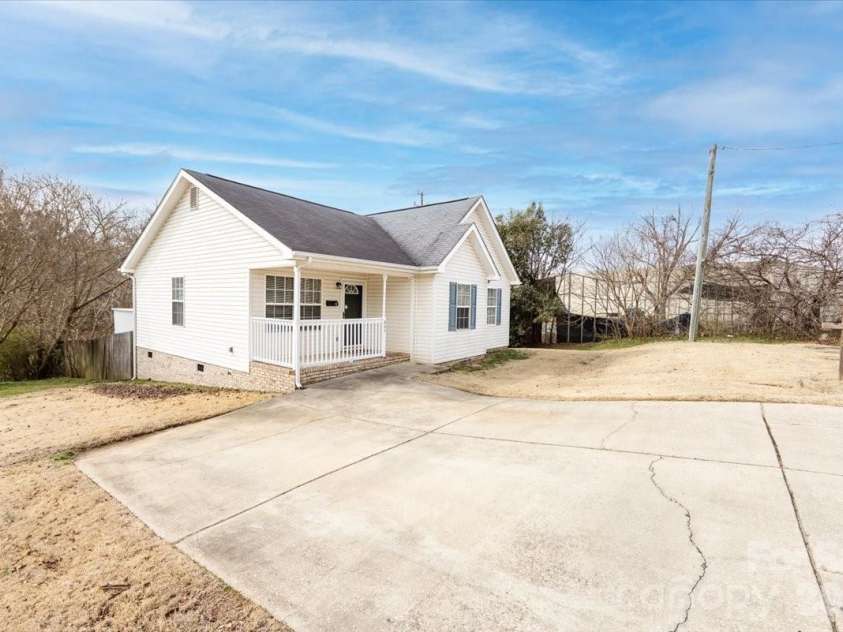 804 Caldwell Street, Belmont, NC 28012.  MLS# CAR4337874, YatesRealty ID 9903. 