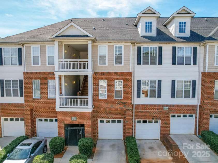 6724 Mallard Park Drive, Charlotte, NC 28262.  MLS# CAR4237131, YatesRealty ID 9904. 