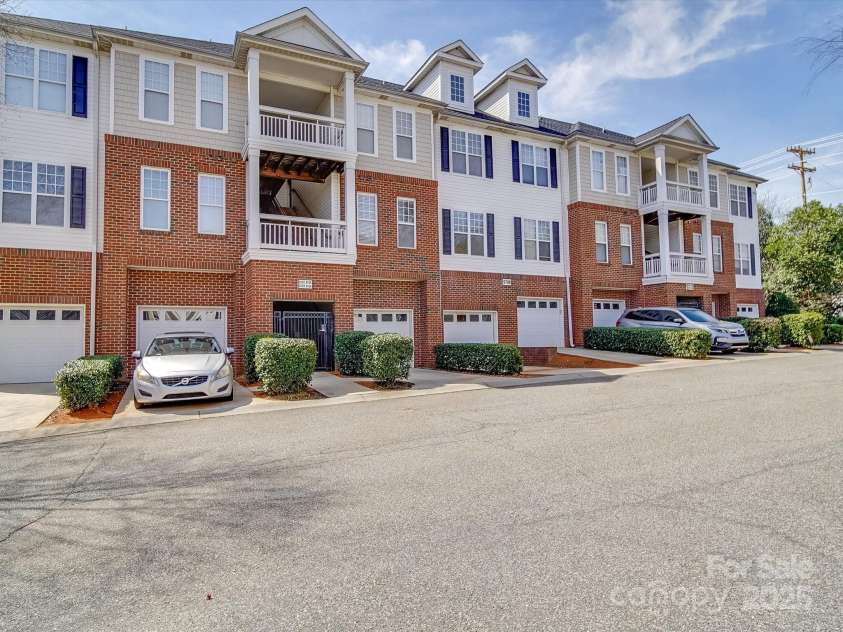 6724 Mallard Park Drive, Charlotte, NC 28262.  MLS# CAR4237131, YatesRealty ID 9904. 