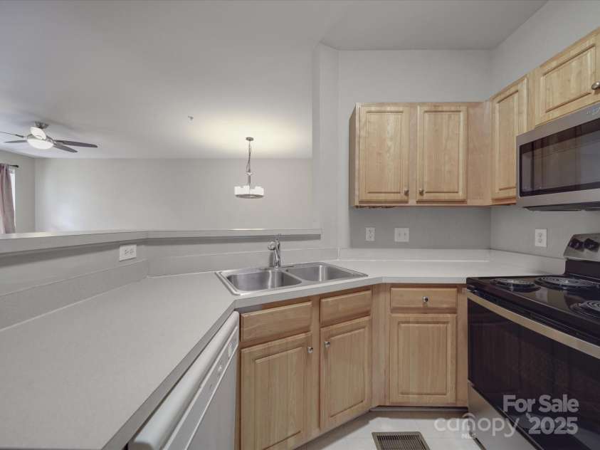 6724 Mallard Park Drive, Charlotte, NC 28262.  MLS# CAR4237131, YatesRealty ID 9904. 