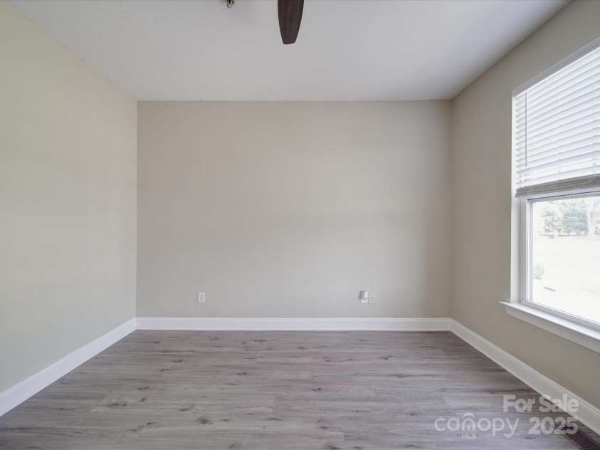 6724 Mallard Park Drive, Charlotte, NC 28262.  MLS# CAR4237131, YatesRealty ID 9904. 