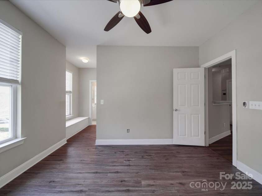 6724 Mallard Park Drive, Charlotte, NC 28262.  MLS# CAR4237131, YatesRealty ID 9904. 