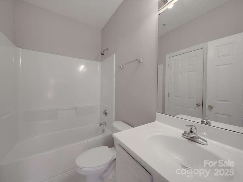 6724 Mallard Park Drive, Charlotte, NC 28262.  MLS# CAR4237131, YatesRealty ID 9904. 