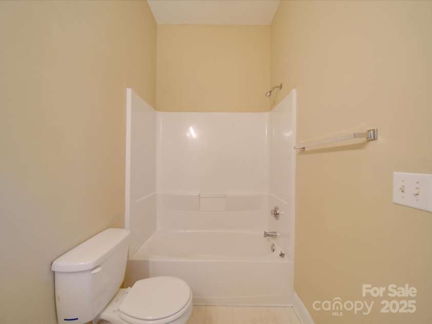 6724 Mallard Park Drive, Charlotte, NC 28262.  MLS# CAR4237131, YatesRealty ID 9904. 