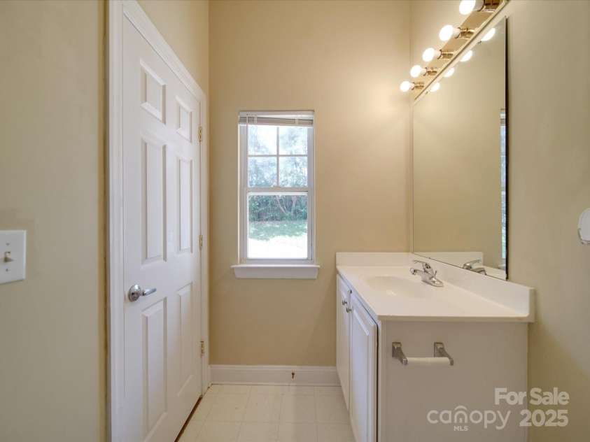 6724 Mallard Park Drive, Charlotte, NC 28262.  MLS# CAR4237131, YatesRealty ID 9904. 