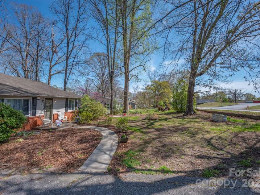 211 Redland Road, Landrum, SC 29356.  MLS# CAR4242618, YatesRealty ID 9905. 