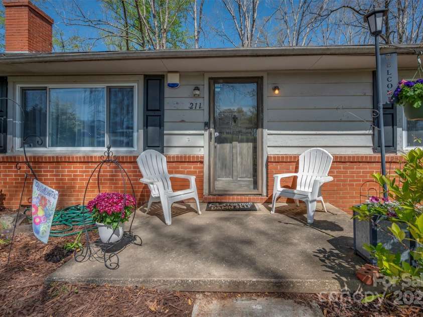 211 Redland Road, Landrum, SC 29356.  MLS# CAR4242618, YatesRealty ID 9905. 