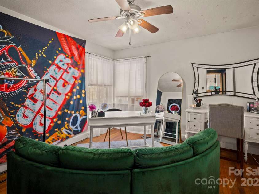 211 Redland Road, Landrum, SC 29356.  MLS# CAR4242618, YatesRealty ID 9905. 
