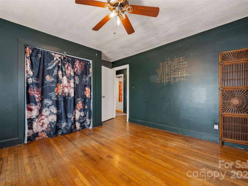 211 Redland Road, Landrum, SC 29356.  MLS# CAR4242618, YatesRealty ID 9905. 