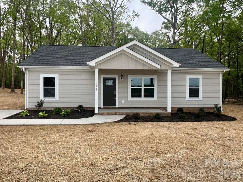 1605 Sutherland Avenue, Monroe, NC 28110.  MLS# CAR4358900, YatesRealty ID 9909. 