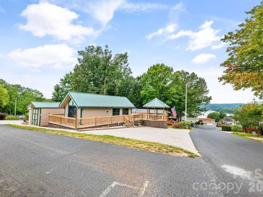 123 Grand View Drive, New London, NC 28127.  MLS# CAR4335956, YatesRealty ID 991. 
