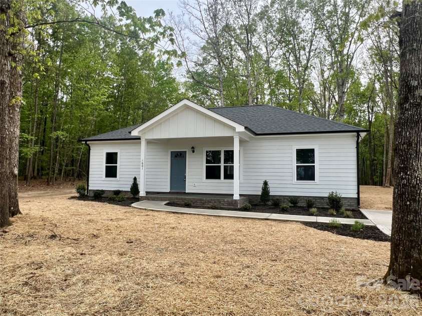 1601 Sutherland Avenue, Monroe, NC 28110.  MLS# CAR4358895, YatesRealty ID 9911. 
