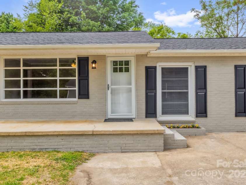 105 Baldwin Avenue, Kannapolis, NC 28083.  MLS# CAR4249404, YatesRealty ID 9912. 