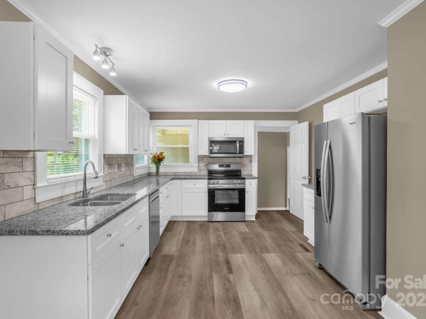 105 Baldwin Avenue, Kannapolis, NC 28083.  MLS# CAR4249404, YatesRealty ID 9912. 