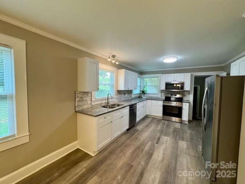 105 Baldwin Avenue, Kannapolis, NC 28083.  MLS# CAR4249404, YatesRealty ID 9912. 