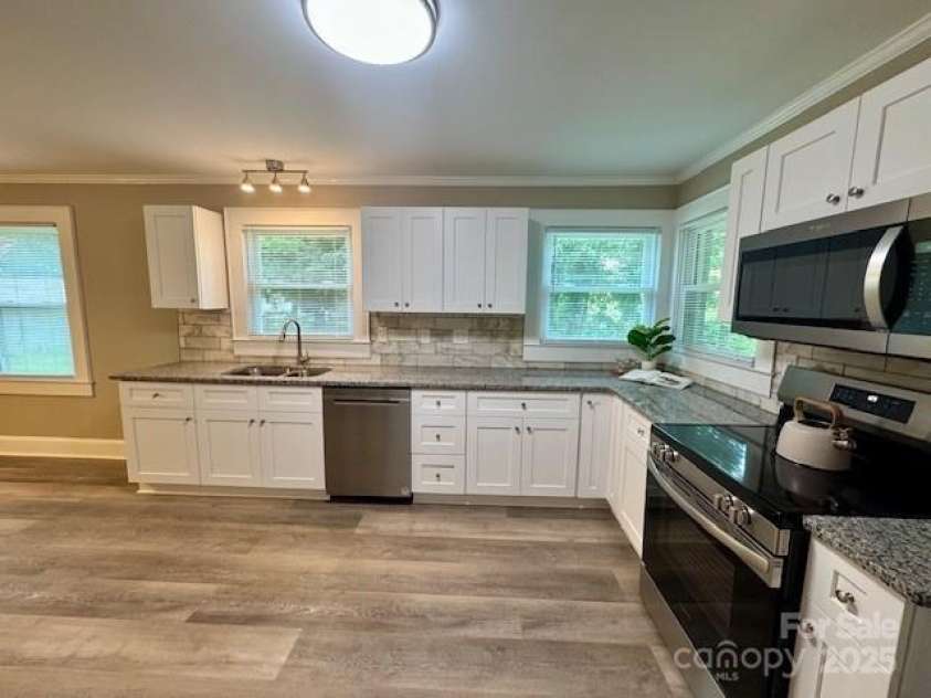 105 Baldwin Avenue, Kannapolis, NC 28083.  MLS# CAR4249404, YatesRealty ID 9912. 