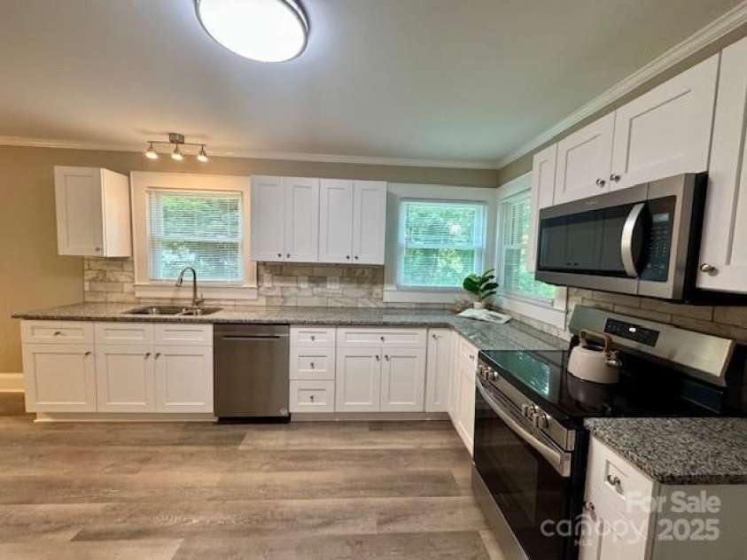 105 Baldwin Avenue, Kannapolis, NC 28083.  MLS# CAR4249404, YatesRealty ID 9912. 