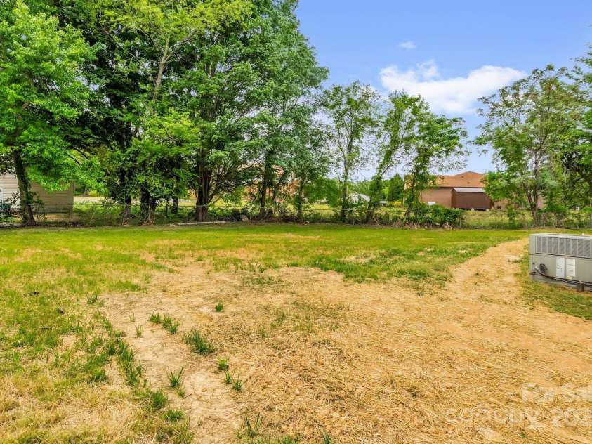 105 Baldwin Avenue, Kannapolis, NC 28083.  MLS# CAR4249404, YatesRealty ID 9912. 