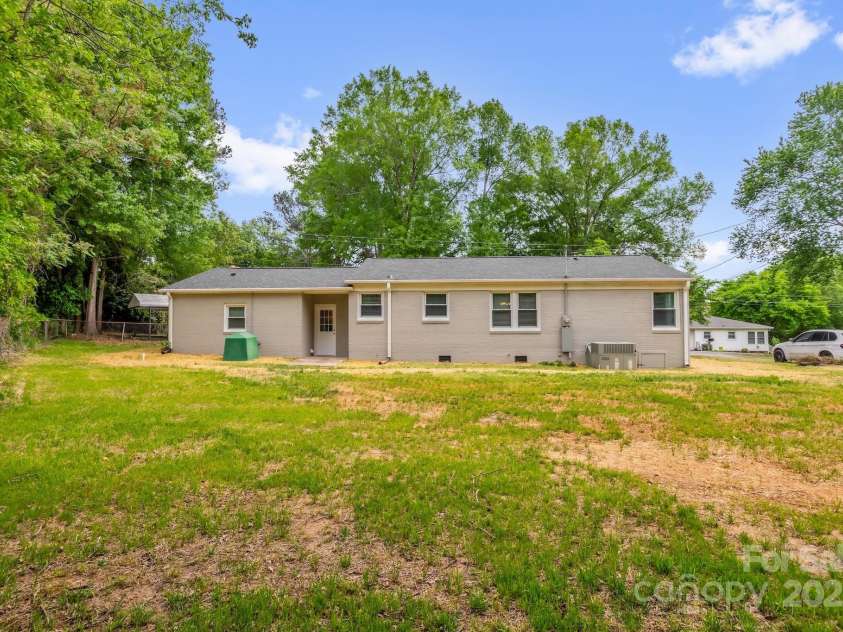 105 Baldwin Avenue, Kannapolis, NC 28083.  MLS# CAR4249404, YatesRealty ID 9912. 