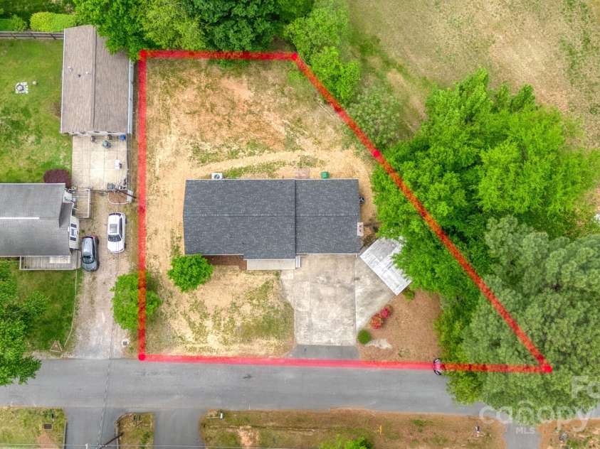 105 Baldwin Avenue, Kannapolis, NC 28083.  MLS# CAR4249404, YatesRealty ID 9912. 