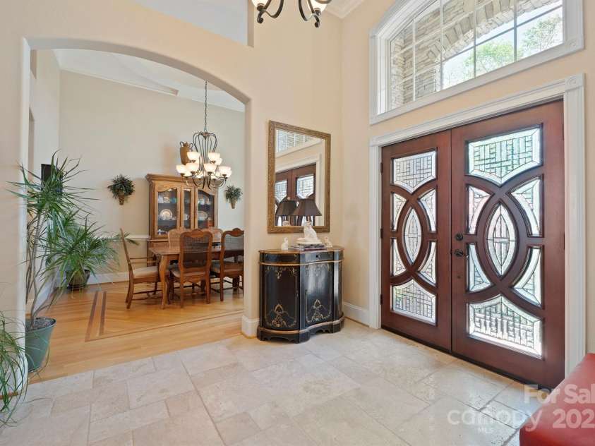 5016 Woodwinds Drive, Hickory, NC 28601.  MLS# CAR4245844, YatesRealty ID 9914. 