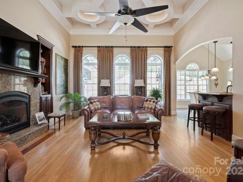 5016 Woodwinds Drive, Hickory, NC 28601.  MLS# CAR4245844, YatesRealty ID 9914. 