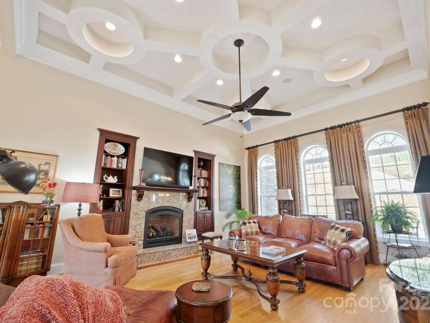 5016 Woodwinds Drive, Hickory, NC 28601.  MLS# CAR4245844, YatesRealty ID 9914. 