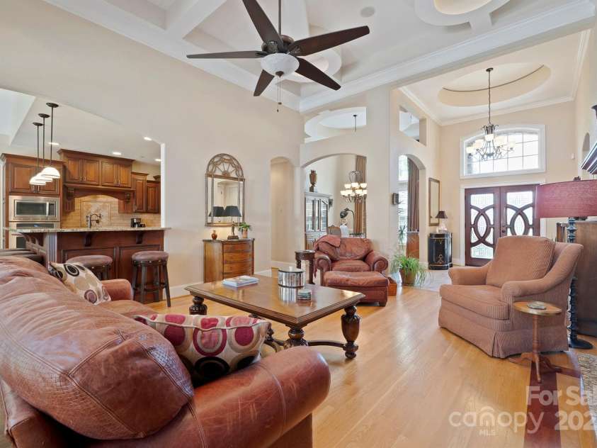 5016 Woodwinds Drive, Hickory, NC 28601.  MLS# CAR4245844, YatesRealty ID 9914. 