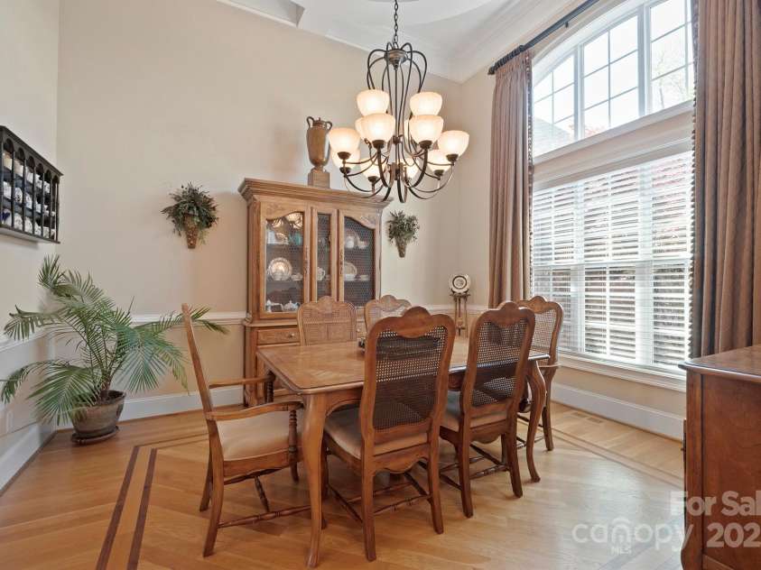 5016 Woodwinds Drive, Hickory, NC 28601.  MLS# CAR4245844, YatesRealty ID 9914. 