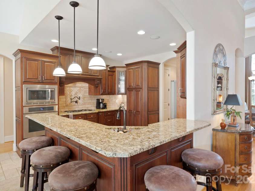 5016 Woodwinds Drive, Hickory, NC 28601.  MLS# CAR4245844, YatesRealty ID 9914. 