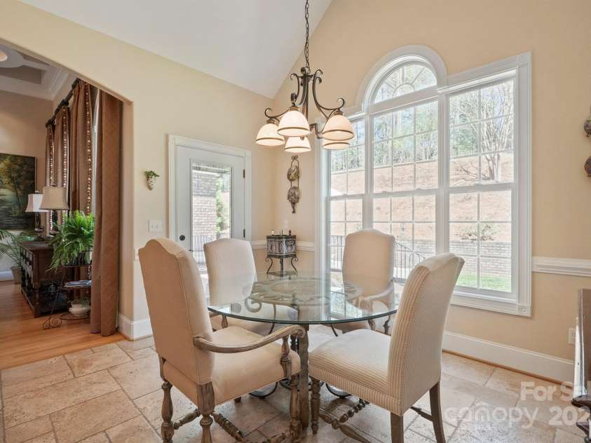 5016 Woodwinds Drive, Hickory, NC 28601.  MLS# CAR4245844, YatesRealty ID 9914. 