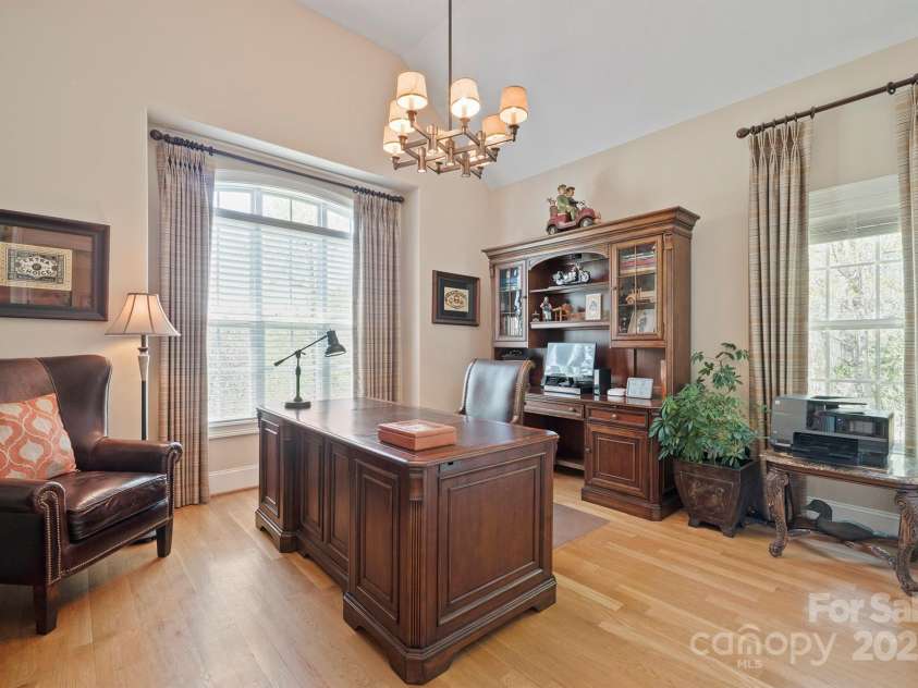 5016 Woodwinds Drive, Hickory, NC 28601.  MLS# CAR4245844, YatesRealty ID 9914. 