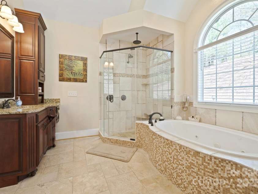 5016 Woodwinds Drive, Hickory, NC 28601.  MLS# CAR4245844, YatesRealty ID 9914. 