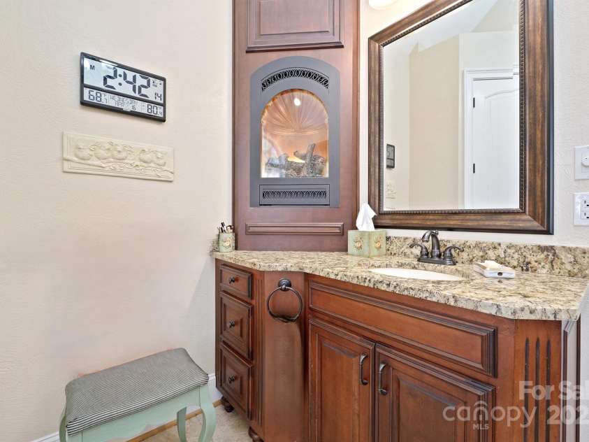 5016 Woodwinds Drive, Hickory, NC 28601.  MLS# CAR4245844, YatesRealty ID 9914. 