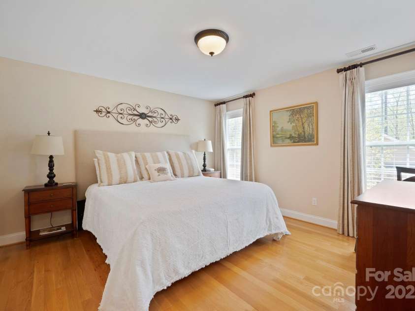 5016 Woodwinds Drive, Hickory, NC 28601.  MLS# CAR4245844, YatesRealty ID 9914. 