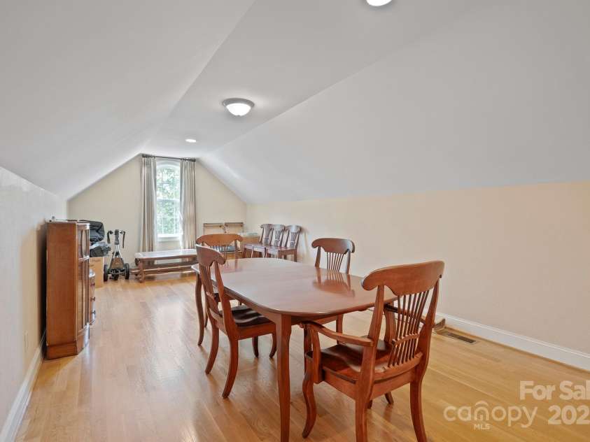 5016 Woodwinds Drive, Hickory, NC 28601.  MLS# CAR4245844, YatesRealty ID 9914. 