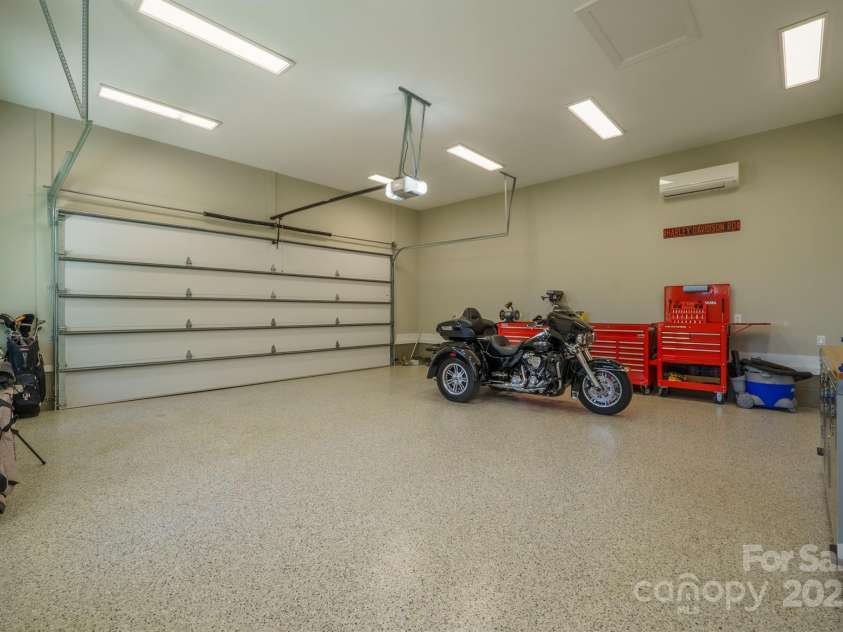 5016 Woodwinds Drive, Hickory, NC 28601.  MLS# CAR4245844, YatesRealty ID 9914. 