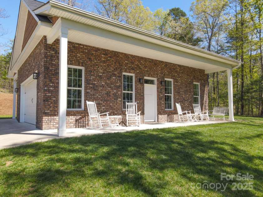 5016 Woodwinds Drive, Hickory, NC 28601.  MLS# CAR4245844, YatesRealty ID 9914. 