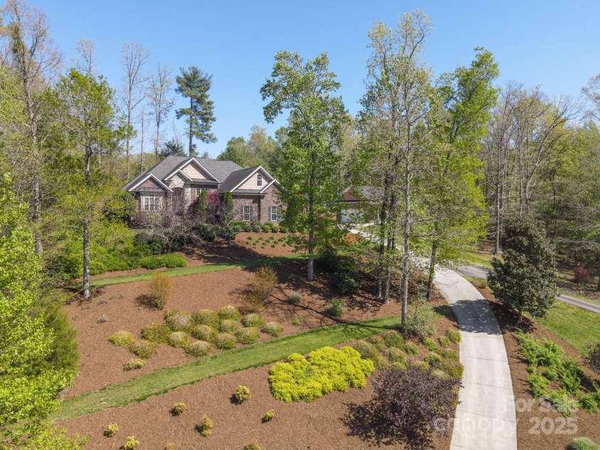 5016 Woodwinds Drive, Hickory, NC 28601.  MLS# CAR4245844, YatesRealty ID 9914. 