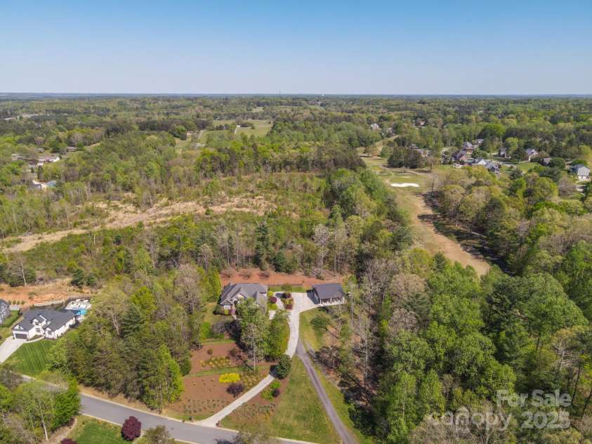 5016 Woodwinds Drive, Hickory, NC 28601.  MLS# CAR4245844, YatesRealty ID 9914. 