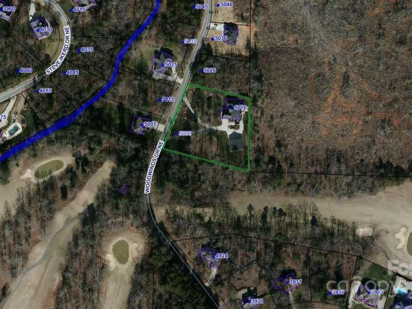 5016 Woodwinds Drive, Hickory, NC 28601.  MLS# CAR4245844, YatesRealty ID 9914. 