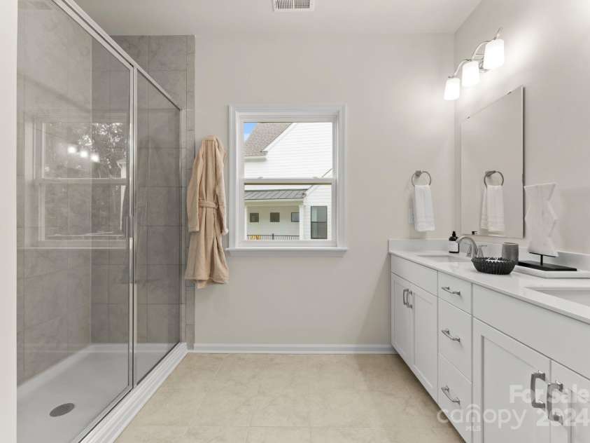 6034 Jepson Court, Charlotte, NC 28214.  MLS# CAR4174368, YatesRealty ID 9915. 