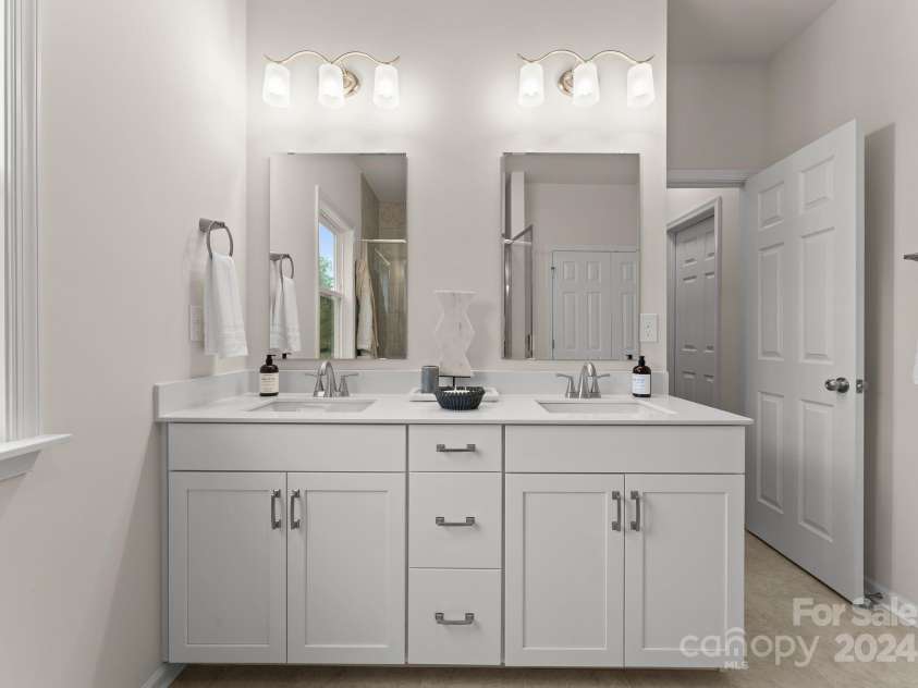 6034 Jepson Court, Charlotte, NC 28214.  MLS# CAR4174368, YatesRealty ID 9915. 