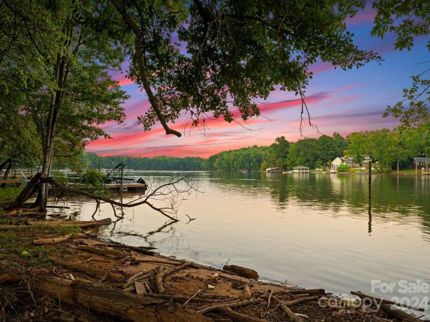 6034 Jepson Court, Charlotte, NC 28214.  MLS# CAR4174368, YatesRealty ID 9915. 