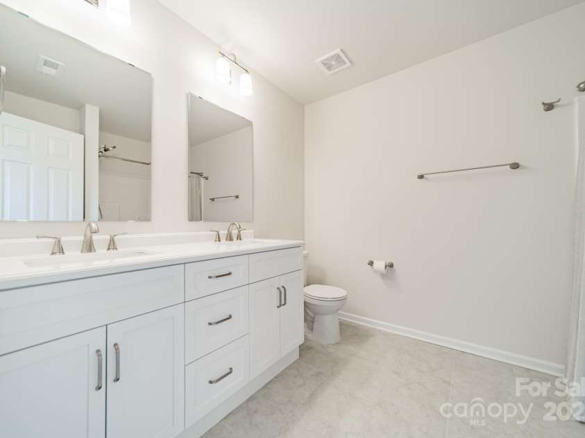 6034 Jepson Court, Charlotte, NC 28214.  MLS# CAR4292167, YatesRealty ID 9915.  Bathroom 3