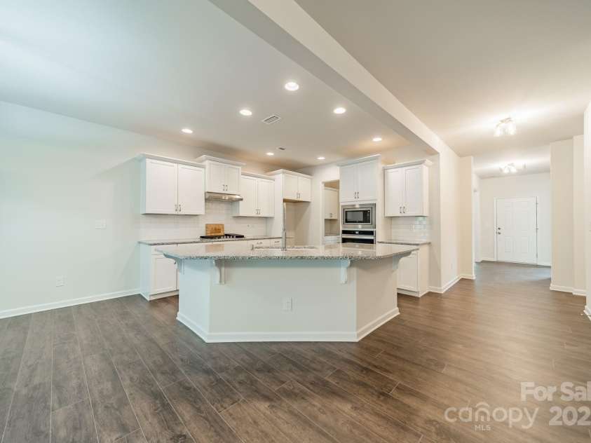 6034 Jepson Court, Charlotte, NC 28214.  MLS# CAR4292167, YatesRealty ID 9915. Kitchen