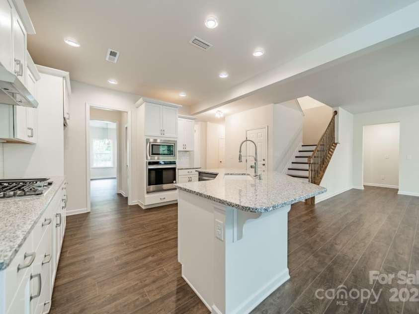 6034 Jepson Court, Charlotte, NC 28214.  MLS# CAR4292167, YatesRealty ID 9915. Kitchen