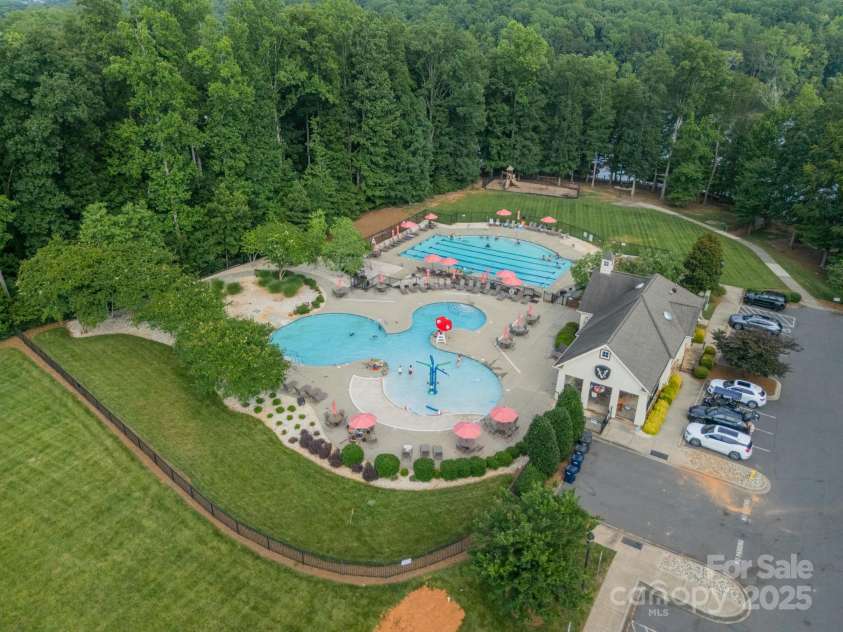 6034 Jepson Court, Charlotte, NC 28214.  MLS# CAR4292167, YatesRealty ID 9915. Neighborhood Amenities