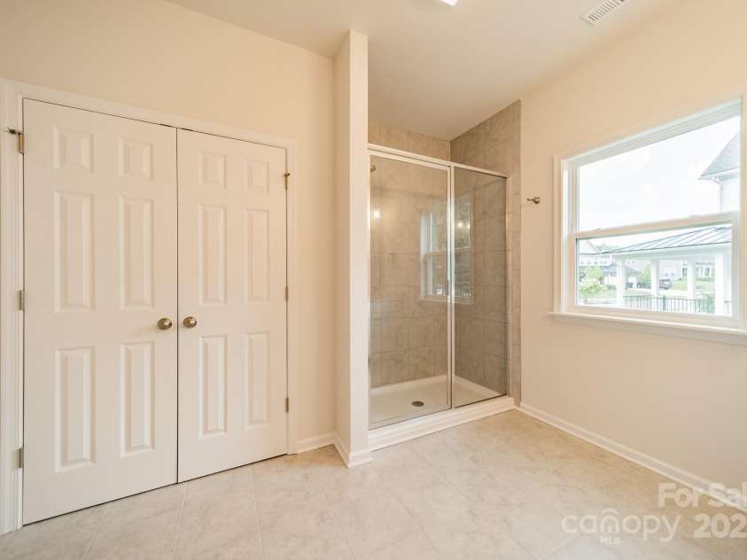 6034 Jepson Court, Charlotte, NC 28214.  MLS# CAR4292167, YatesRealty ID 9915. Primary Bathroom